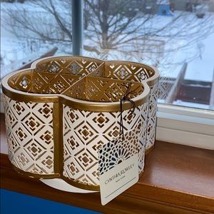 Spinning pencil holder